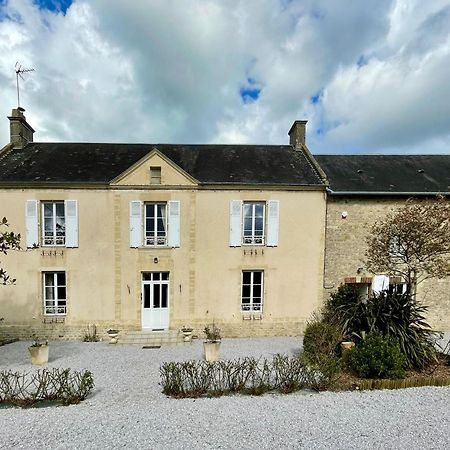 Les chambres d'Omaha Beach Etablissement avec deux chambres d'hôtes, petit-déjeuner compris fait-maison et produits locaux Vierville-sur-Mer Exterior foto