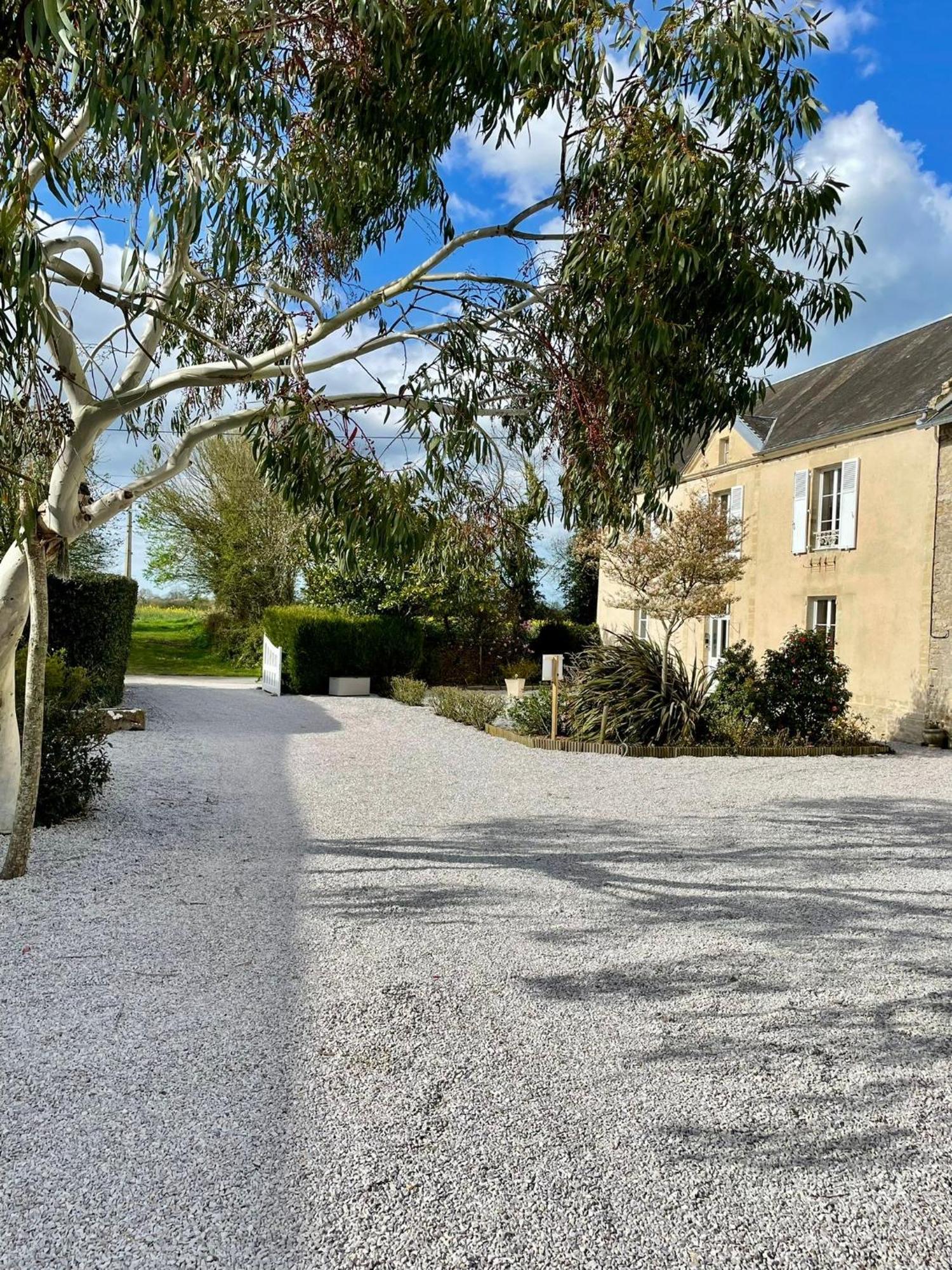 Les chambres d'Omaha Beach Etablissement avec deux chambres d'hôtes, petit-déjeuner compris fait-maison et produits locaux Vierville-sur-Mer Exterior foto