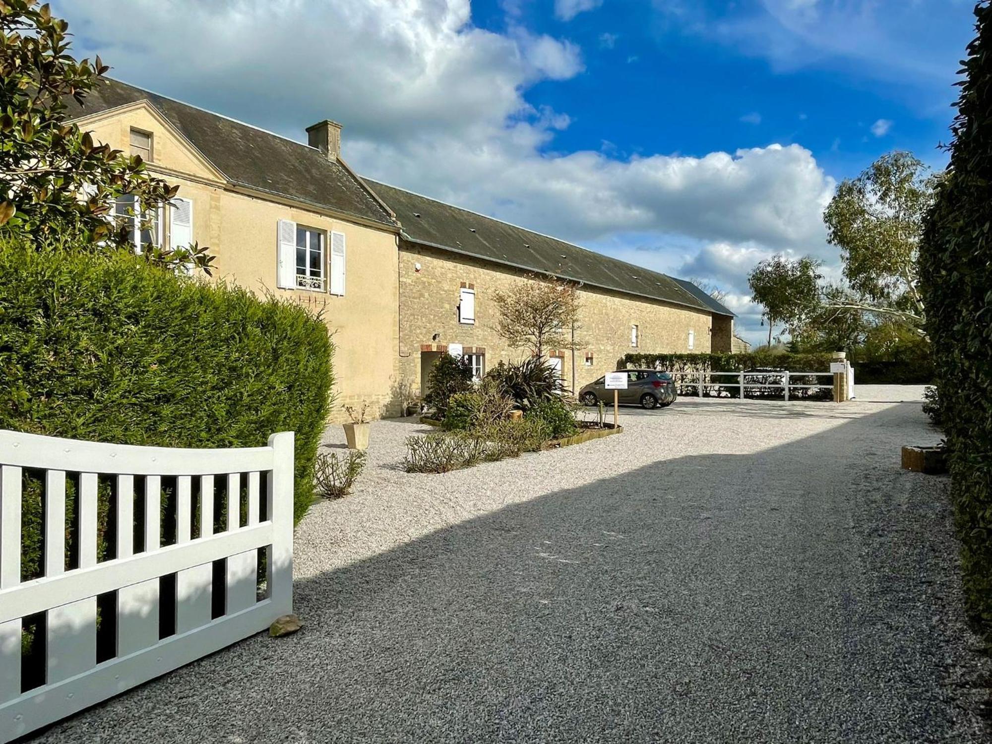 Les chambres d'Omaha Beach Etablissement avec deux chambres d'hôtes, petit-déjeuner compris fait-maison et produits locaux Vierville-sur-Mer Exterior foto