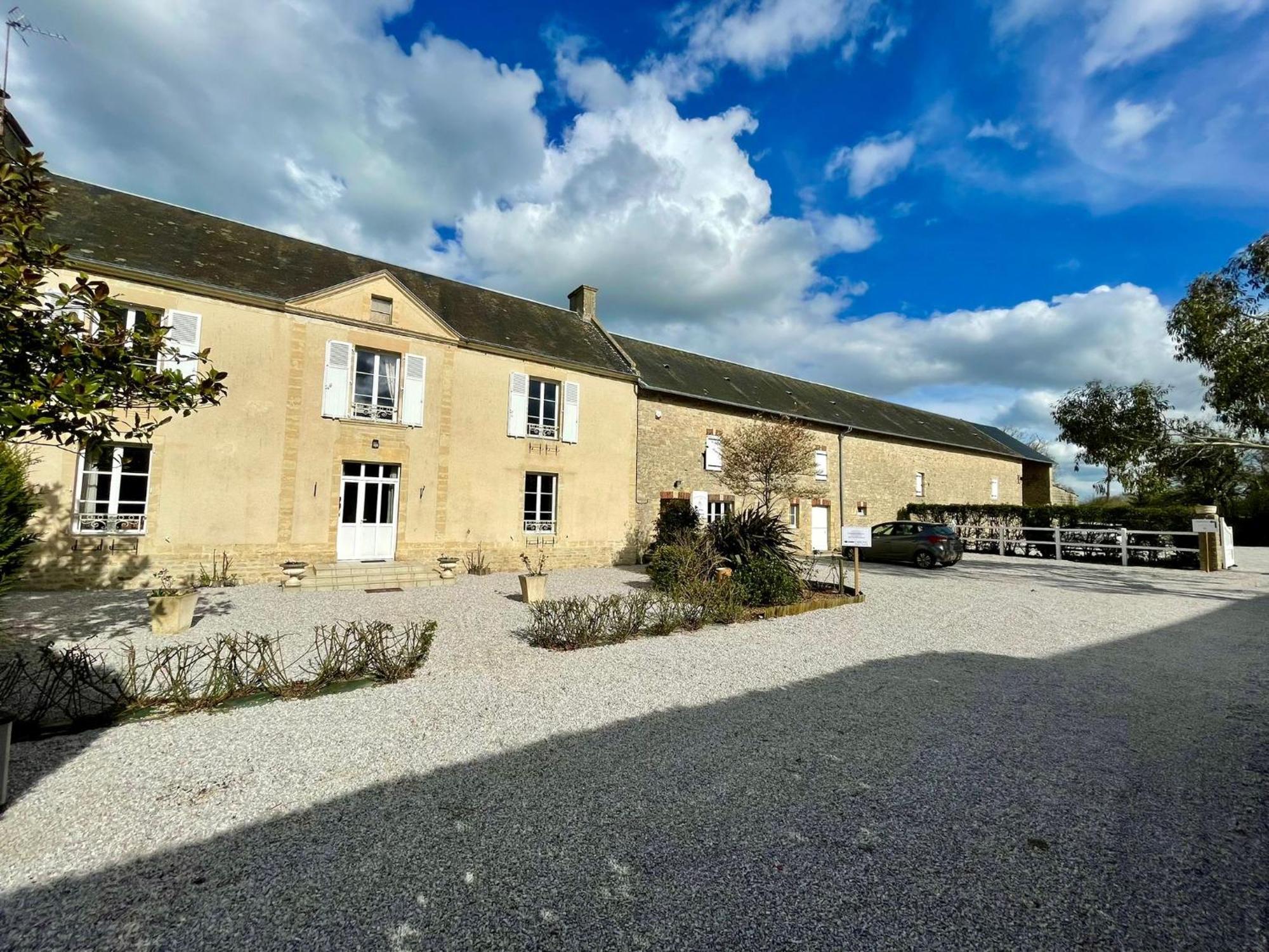 Les chambres d'Omaha Beach Etablissement avec deux chambres d'hôtes, petit-déjeuner compris fait-maison et produits locaux Vierville-sur-Mer Exterior foto